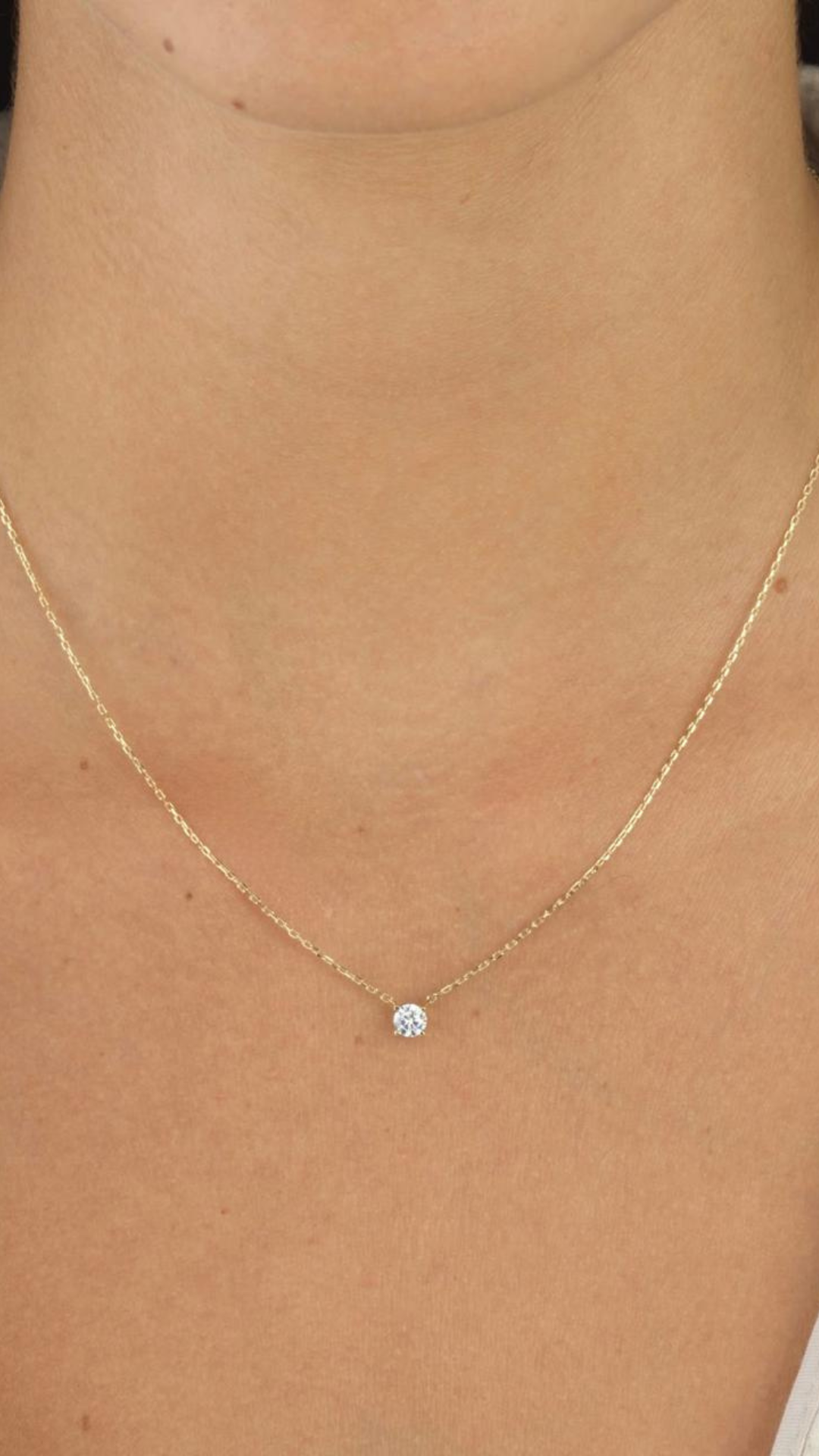Cadena Veneciana con Dije de Diamante de 4 mm en Oro 18K
